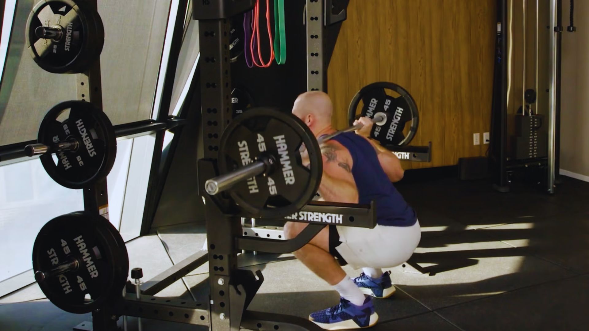 Choosing the Right Squat Bar for Your Gym
