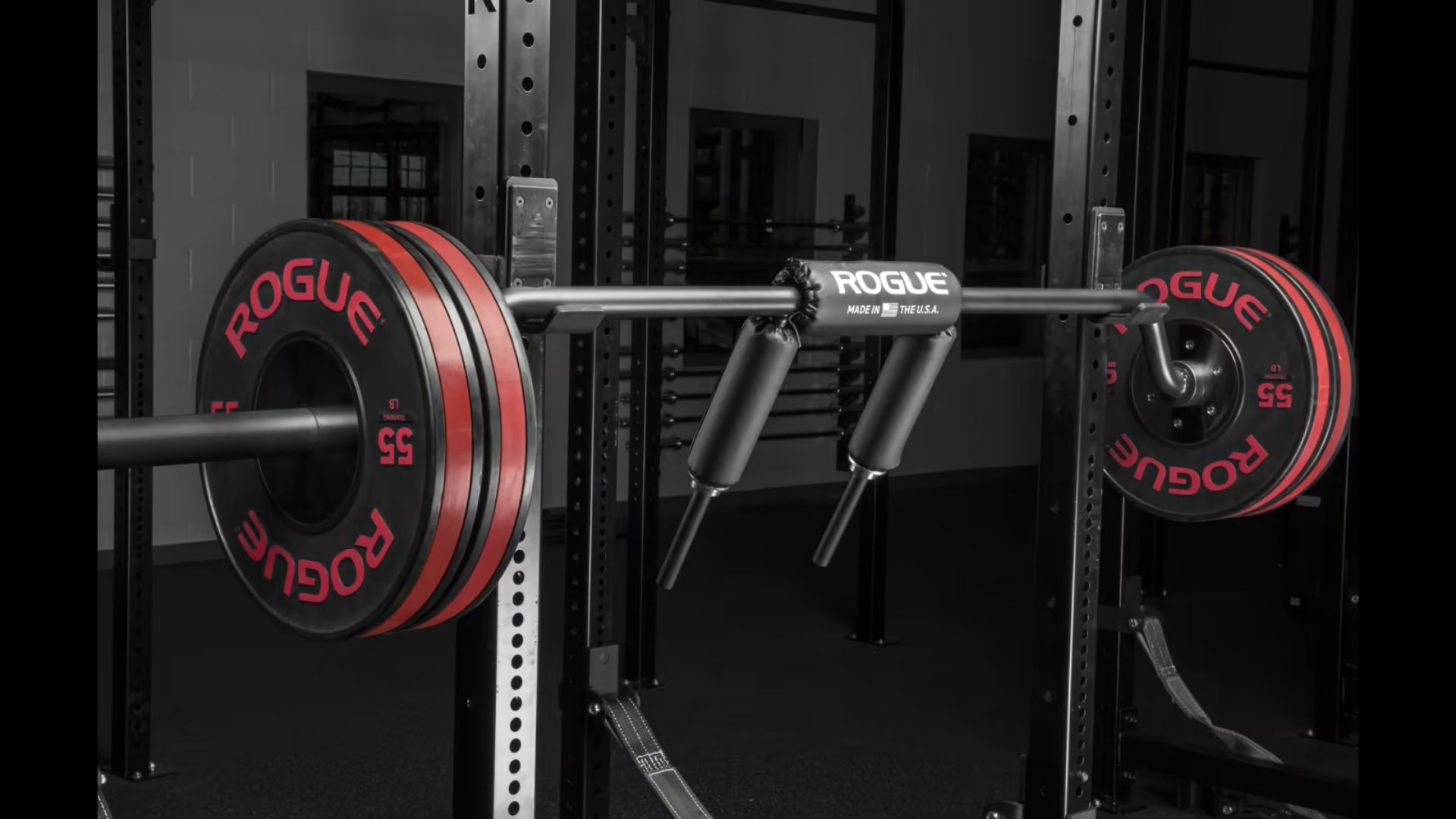Heavy-duty power rack designed for performing squats safely and effectively in a gym setting.