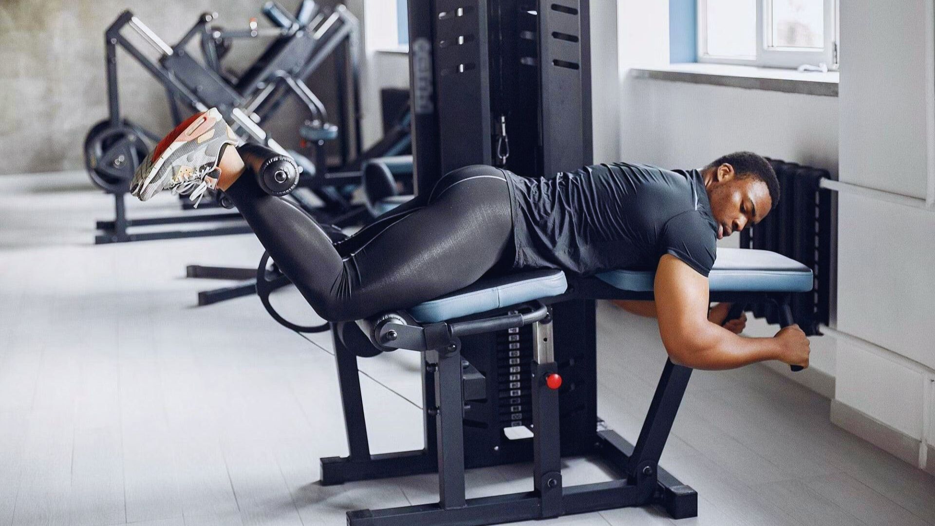 Leg Curl Machine