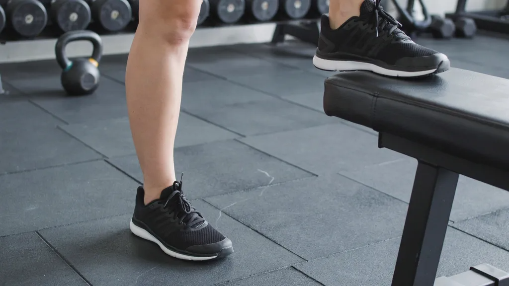 Proper foot positioning for a Bulgarian split squat.