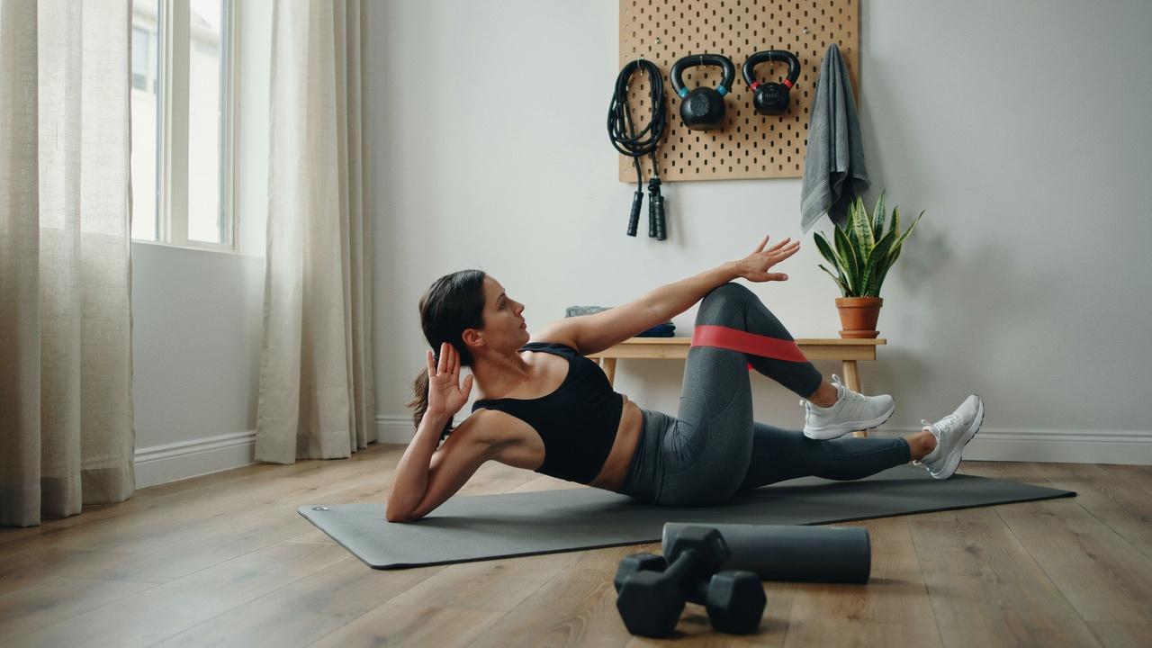 Home strengthening exercises that help stabilize the SI joint.